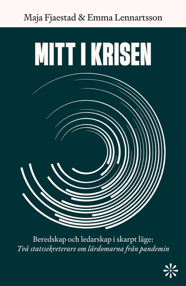 Mitt I Krisen - Beredskap Och Ledarskap I Skarpt Läge - Två Statssekreterare Om Lärdomarna Från Pandemin (Bok)