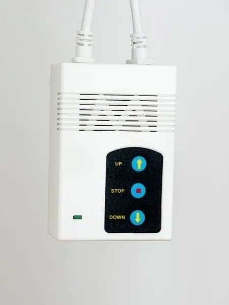 Lampe Aveli Elektrisk projeksjonsskjerm AVELI, 175x131 (4:3) 86"