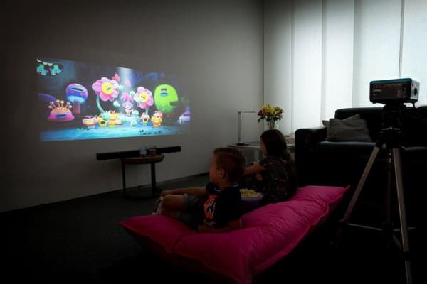 Lenco LPJ-500 - LCD-projektor - bärbar - 2800 lm - 800 x 480 - svart, blå