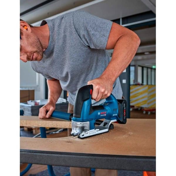 BOSCH AKKU-STICHSÄGE GST 18V-155 BC, 2XPROCORE18V 4.0AH, LADGERÄT UN