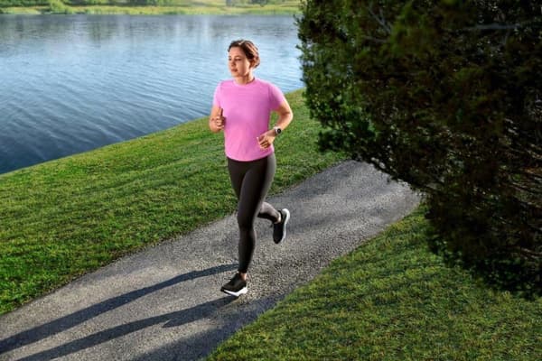 Garmin Forerunner 55 Running Watch - Sportklocka med GPS Tracker - Lämplig för löpning - Whitestone
