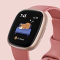 Miniatyrbillede 4 af 4: Fitbit Smartwatch Versa 4 Gylden