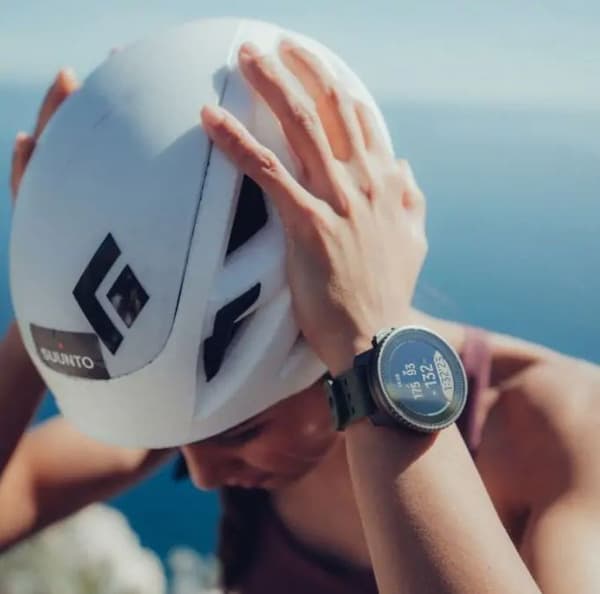 Suunto Vertical 3,56 cm (1,4") Pistematriisinäyttö 49 mm 280 x 280 pikseliä Kosketusnäyttö Musta GPS (satelliitti)