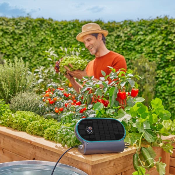 Gardena AquaBloom L automatiskt bevattningssystem med solenergi