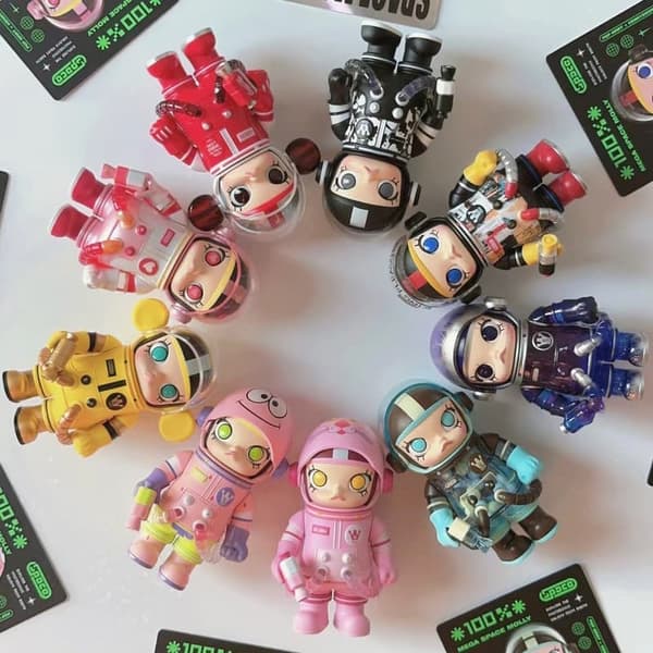 POP MART MOLLY MEGA Space Series 2 – Blind Box Astronautfigur (Innehåll Slumpmässigt) three pack
