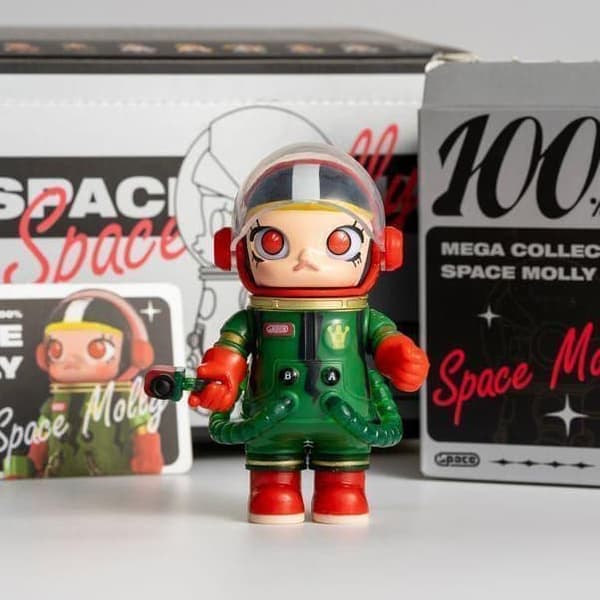 POP MART MOLLY MEGA Space Series 1 – Blind Box -astronauttihahmo (satunnainen sisältö)