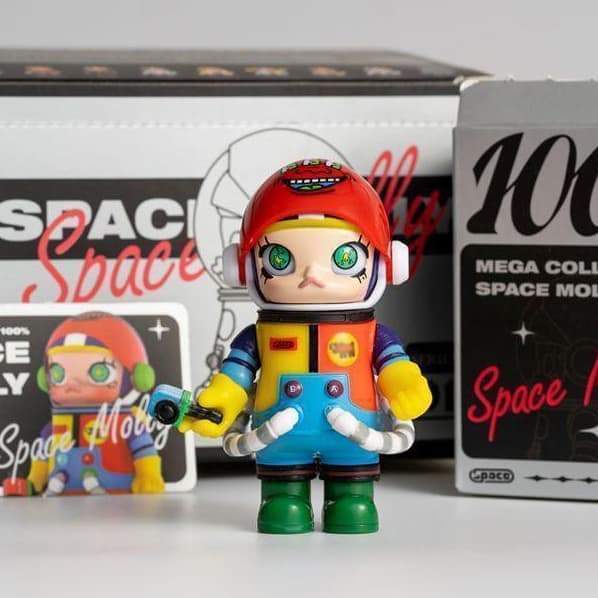 POP MART MOLLY MEGA Space Series 1 – Blind Box -astronauttihahmo (satunnainen sisältö)