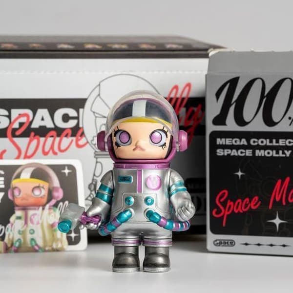 POP MART MOLLY MEGA Space Series 1 – Blind Box -astronauttihahmo (satunnainen sisältö)