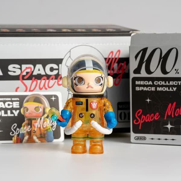 POP MART MOLLY MEGA Space Series 1 – Blind Box -astronauttihahmo (satunnainen sisältö)