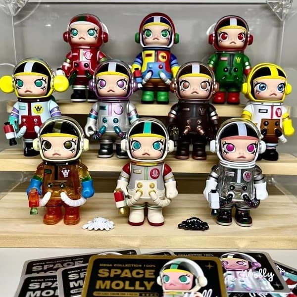 POP MART MOLLY MEGA Space Series 1 – Blind Box -astronauttihahmo (satunnainen sisältö)