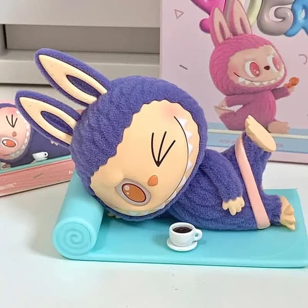 POP MART LABUBU Lazy Yoga Series – Blind Box (1 st, Slumpmässigt Innehåll)