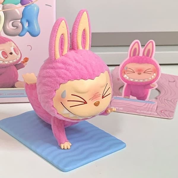 POP MART LABUBU Lazy Yoga Series – Blind Box (1 st, Slumpmässigt Innehåll)