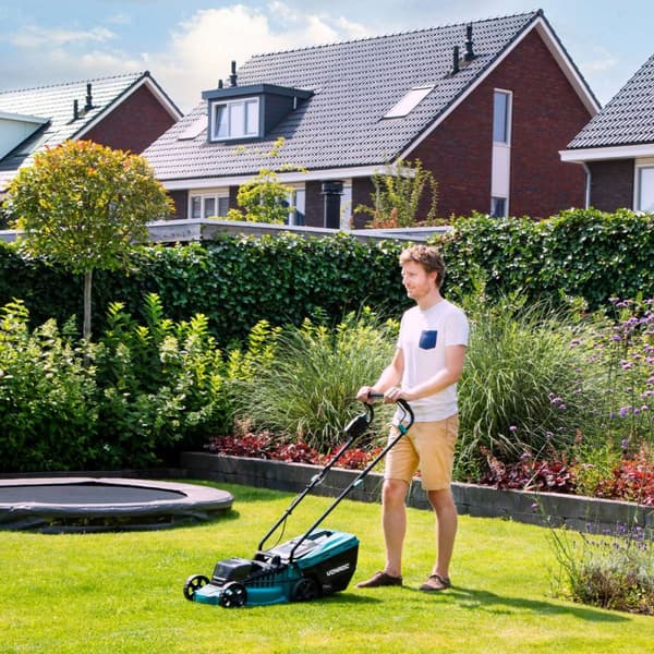 VONROC Plæneklipper 40V - 33cm - kulfri motor | Inkl. 2x 2.0Ah akku og oplader
