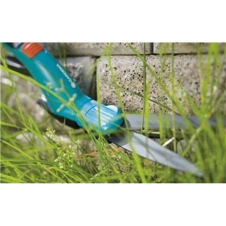 GARDENA Comfort grässax - Vågiga blad - Styrdyna - Non-stick beläggning - 25 års garanti (8733-20)