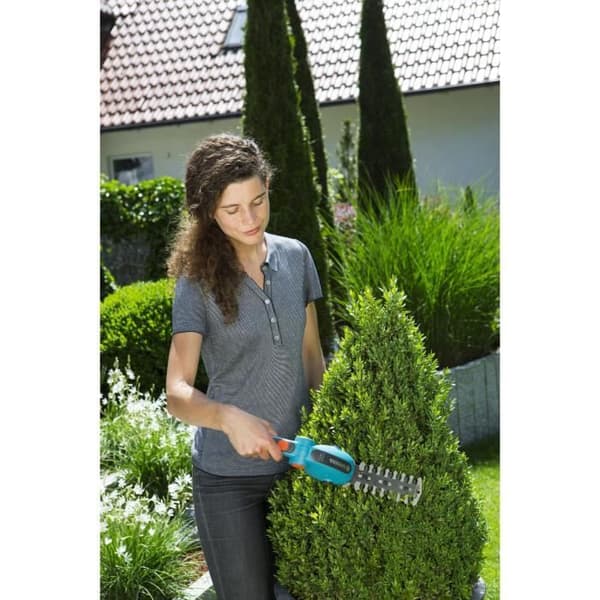 GARDENA ComfortCut Li batteridriven grässax med busktrimmerblad och 3,0 Ah batteri