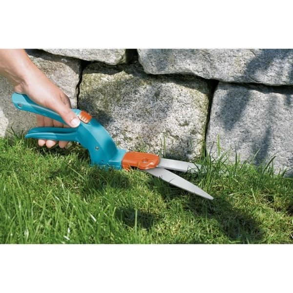 GARDENA Gräsax - Vågiga blad - Ergonomiskt handtag - Styrdyna - 360° - 25 års garanti