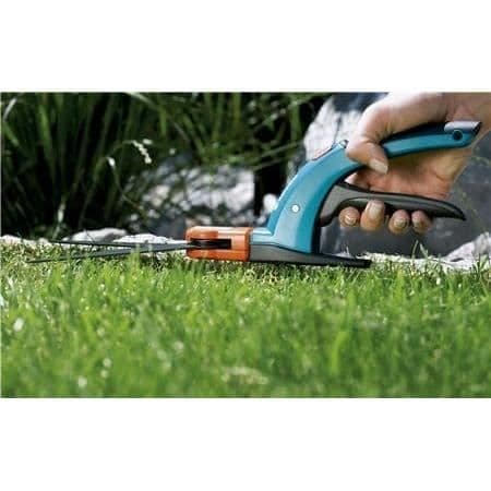 GARDENA Comfort Swivel Gräsax – 360° vågiga blad – Styrsko – Non-stick beläggning