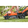 Miniatyrbild 5 av 6: BLACK+DECKER 18V Gräsklippare BCMW3318L2-QW 33 cm - Trädgård upp till 350 m² - 35 L med 2 batterier och 1 laddare