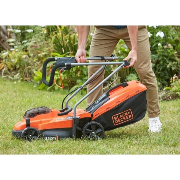 BLACK+DECKER 18V Gräsklippare BCMW3318L2-QW 33 cm - Trädgård upp till 350 m² - 35 L med 2 batterier och 1 laddare