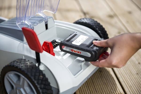 Ikra - 77010700-AZ - ICHM 20 Gräsklippare (ICM 2021) för små gräsmattor upp till 50 m, batteri och laddare INKL.