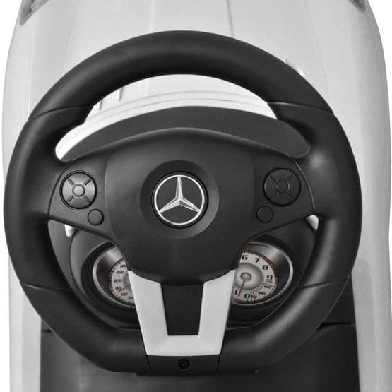 Vit Mercedes Benz Trampbil