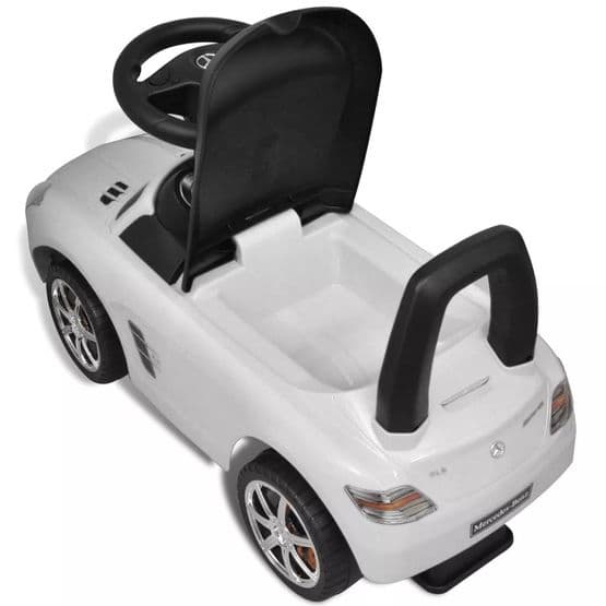 Vit Mercedes Benz Trampbil