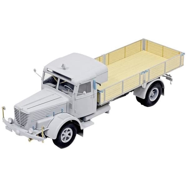 Lastbilsmodell - REVELL - Büssing 8000 S 13 med släp - Skala 1:24 - Vit - Plast