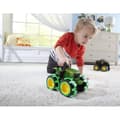 Miniatyrbild 2 av 6: JOHN DEERE Monster Treads Truck med lätta hjul - grön, svart och gul - för barn från 3 år och uppåt