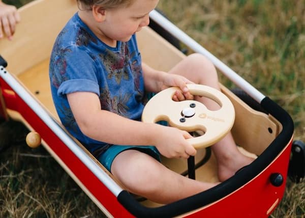 Wagon Wishbone 3 in 1 trävagn - WISHBONE - För barn från 12 månader och uppåt - Röd, brun och svart