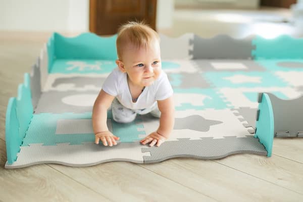 Moby-System babymåtte med puslespilsstruktur, 150 x 150 cm, lugtfri legemåtte, stor kravlemåtte, til drenge og piger, uddannelsesmåtte blå
