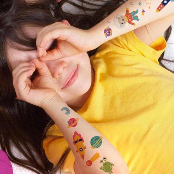 LAPSILLE VÄLIAIKAISIA TATUOTUSSARJA "COSMOS" 4 TATUOINTILEVIN SARJA
