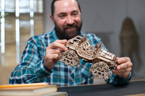 3D-puinen palapeli telaketjulla varustettu maastoajoneuvo uGEARS