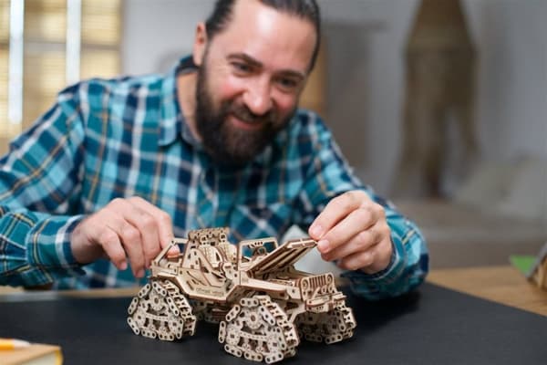 3D-puinen palapeli telaketjulla varustettu maastoajoneuvo uGEARS