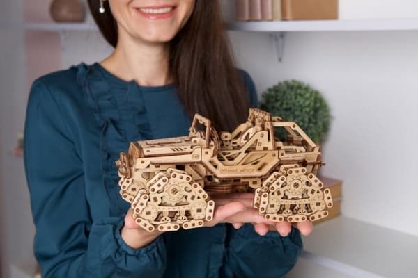 3D-puinen palapeli telaketjulla varustettu maastoajoneuvo uGEARS