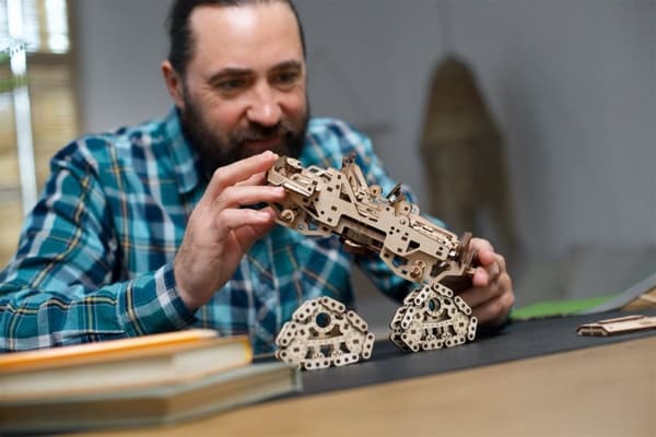3D-puinen palapeli telaketjulla varustettu maastoajoneuvo uGEARS