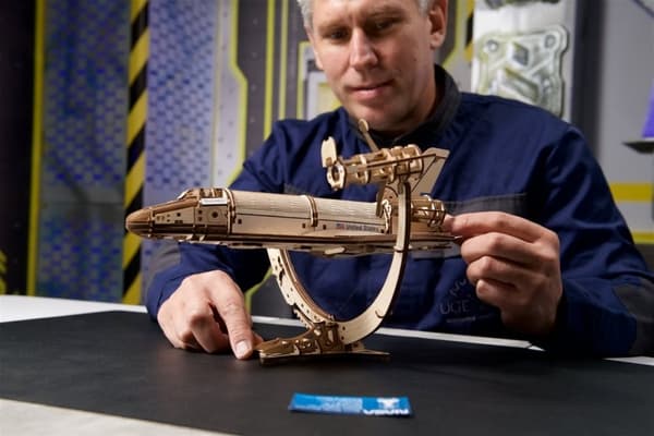 3D-träpussel NASA Discovery rymdfärja uGEARS