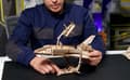 Miniatyrbild 6 av 10: 3D-träpussel NASA Discovery rymdfärja uGEARS