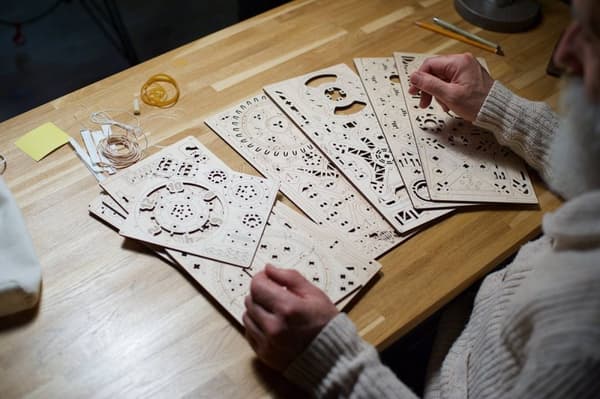 3D Puslespil Mekanisk Vægur Aero Clock uGEARS
