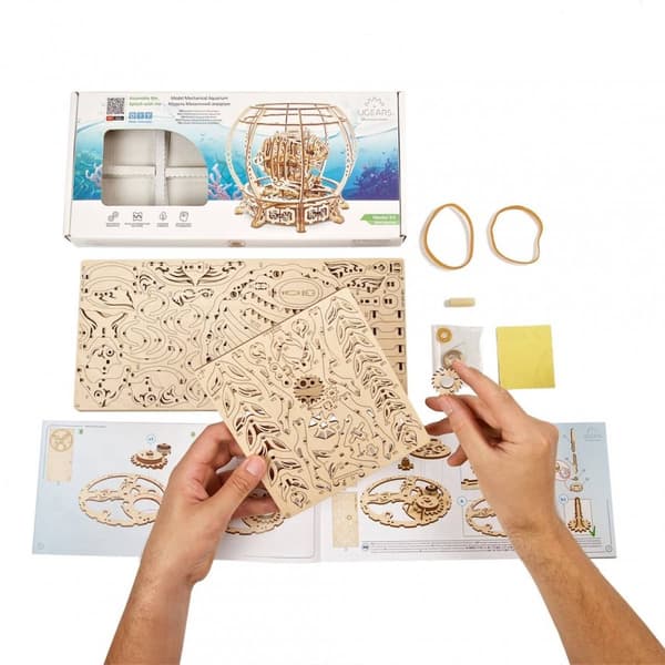 3D-puinen mekaaninen akvaariopalapeli uGEARS