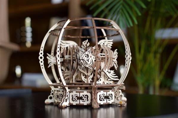 3D-puinen mekaaninen akvaariopalapeli uGEARS