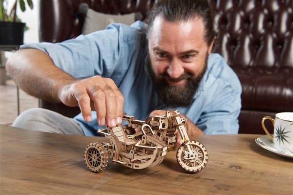 3D Træpuslespil Scrambler UGR-10 med sidevogn uGEARS