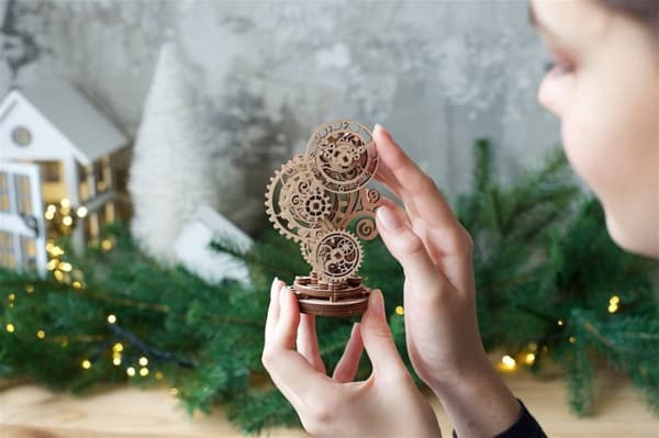 3D-puslespil i træ med steampunk-ur 2.0 uGEARS