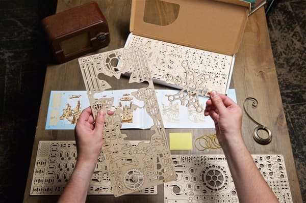 3D Träpussel Hexapod Utforskare uGEARS