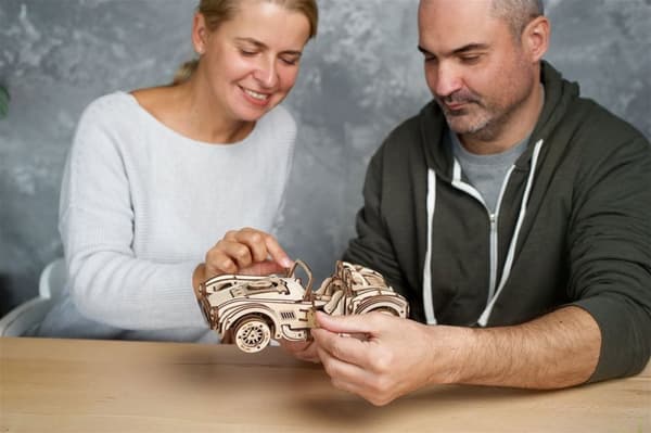 3D Träpussel Cobra Drift Racingbil uGEARS
