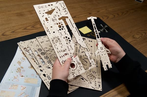 3D Træpuslespil Top Fuel Dragster uGEARS