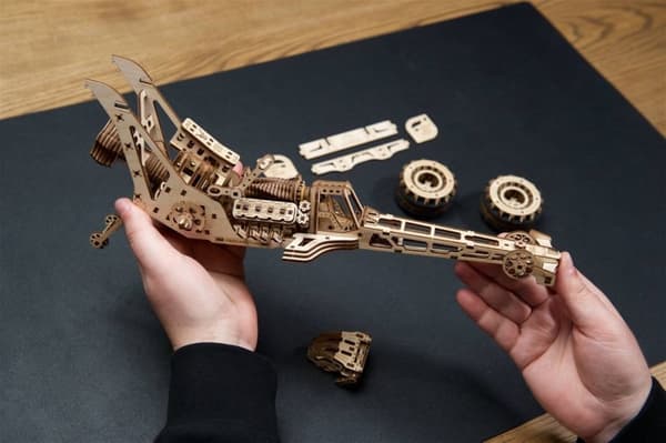 3D Træpuslespil Top Fuel Dragster uGEARS