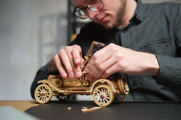 3D Træpuslespil Retro Bil UGR-T uGEARS