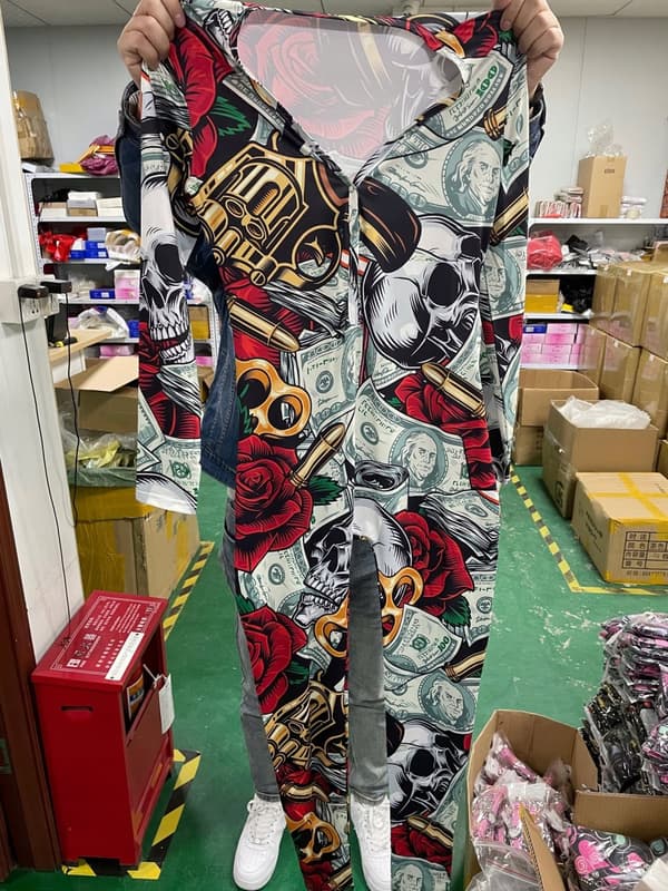KVINDEPYJAMAS VALENTINSDAG GAVE TIL HENDES KROP MED FLAP GUNS ROSER S