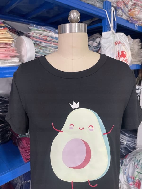 KVINDEPYJAMAS VALENTINSDAG GAVE TIL EN PIGE TO-DELT AVOCADO S