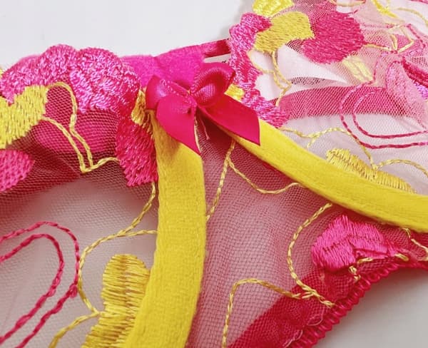 Vackert set med damunderkläder BH KJOL LÅRBAND G-STRING M